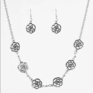 3/$10 “Rosebud Rapture” necklace and earrings